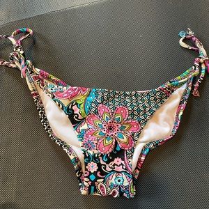 Boho print side tie bikini bottoms.